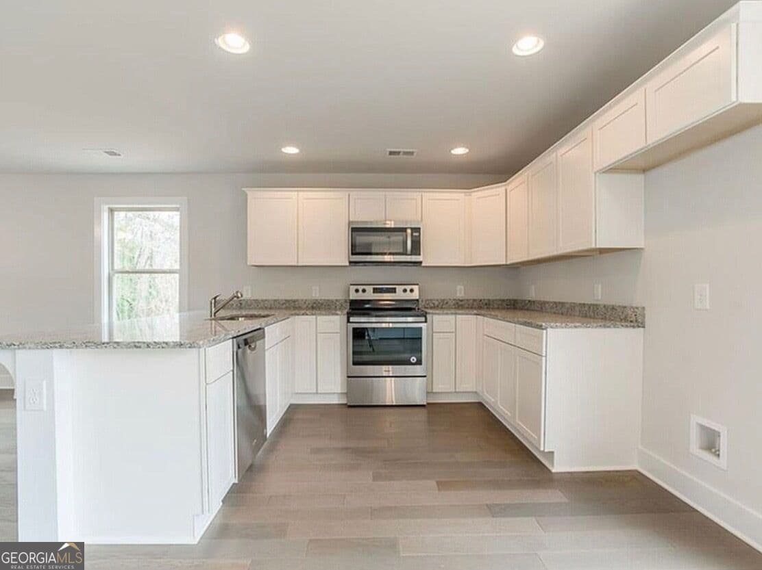3 bedroom, 2.5 bathroom, 1,476 sq ft single family residence for sale at 1880 Sawnee Trail, Cumming, GA 30041 — photo 2