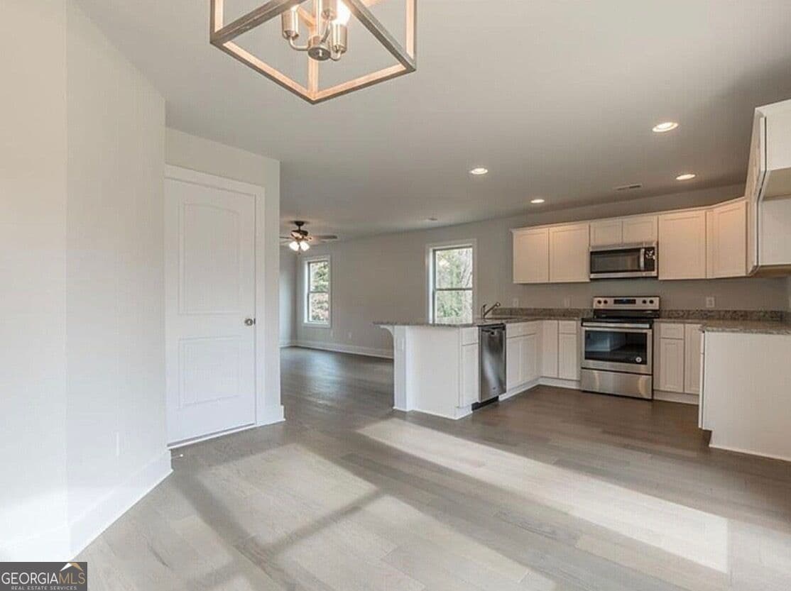 3 bedroom, 2.5 bathroom, 1,476 sq ft single family residence for sale at 1880 Sawnee Trail, Cumming, GA 30041 — photo 3