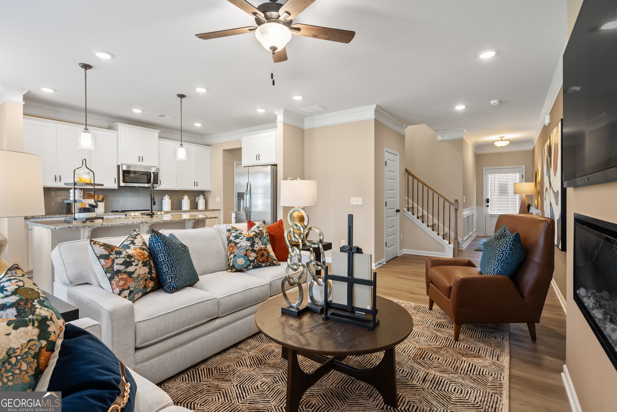 3 bedroom, 2.5 bathroom, 1,806 sq ft townhouse for sale at 832 Crescent Drive 60, Riverdale, GA 30274 — photo 2