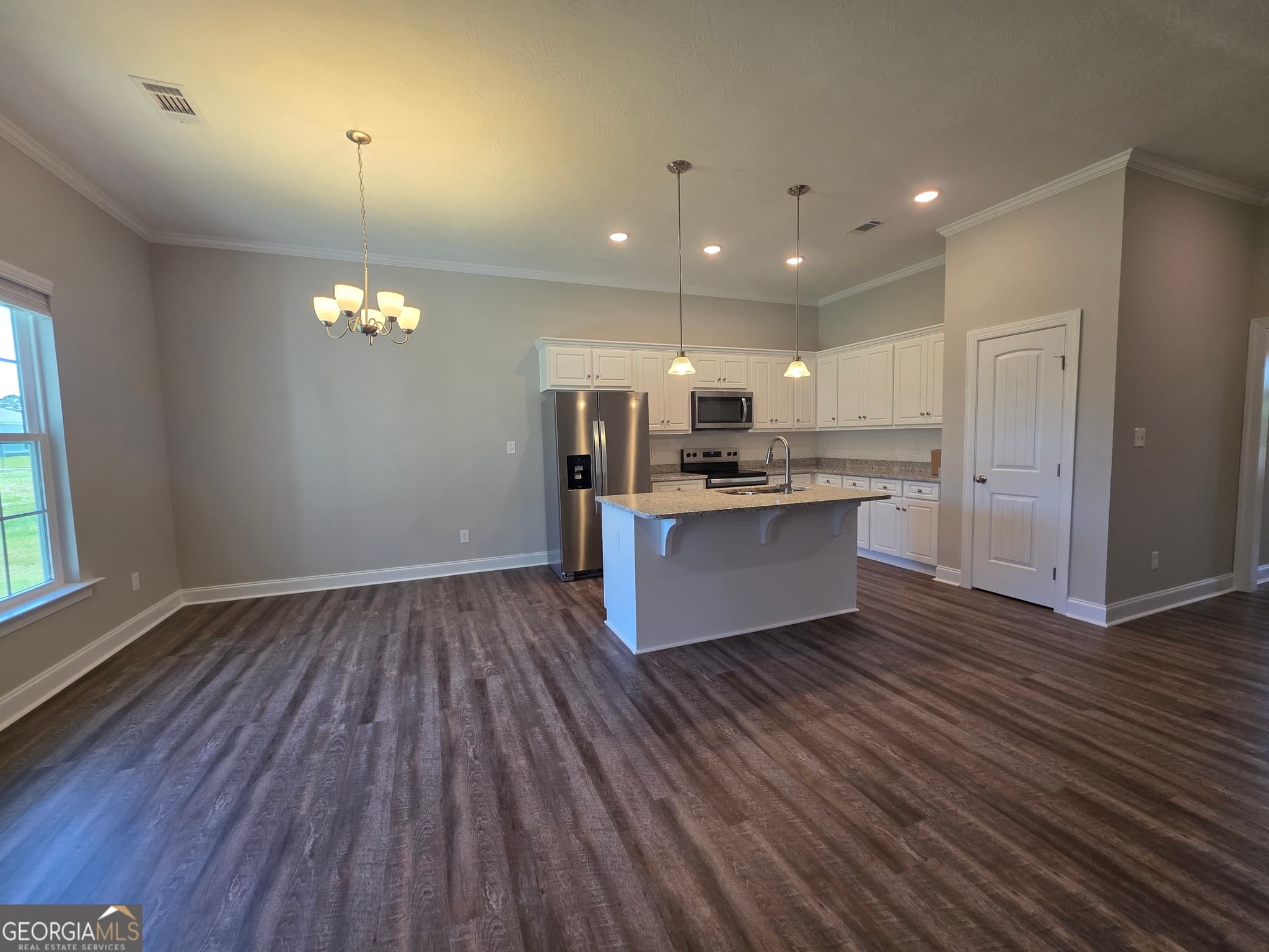 4 bedroom, 2 bathroom, 2,097 sq ft single family residence under contract at 1037 Berkley Court, Thomson, GA 30824 — photo 6