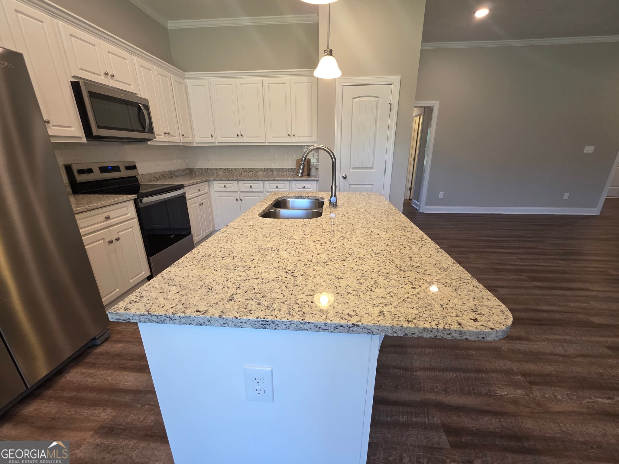 4 bedroom, 2 bathroom, 2,097 sq ft single family residence under contract at 1037 Berkley Court, Thomson, GA 30824 — photo 7
