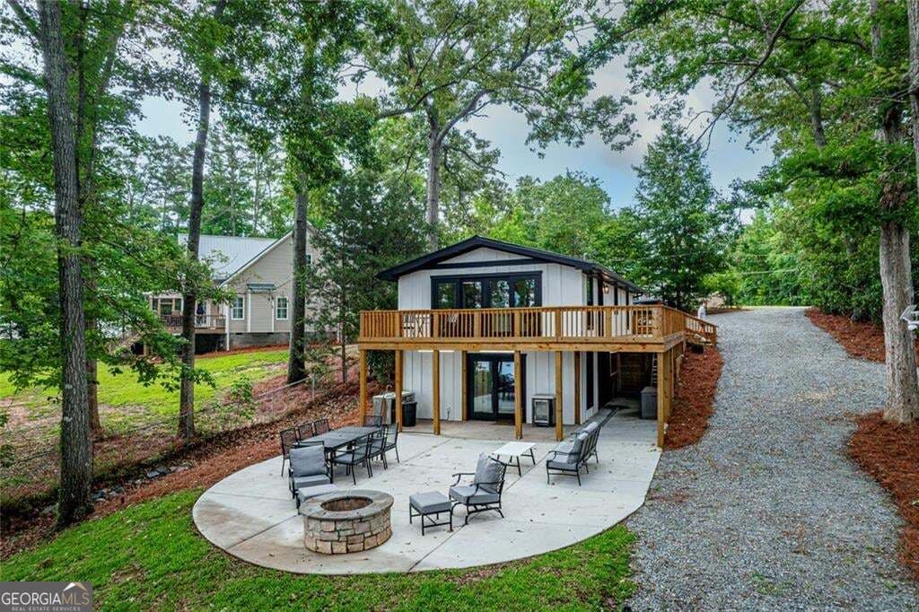 3 bedroom, 2 bathroom, 1,500 sq ft single family residence for sale at 233 Lakeshore Drive, Eatonton, GA 31024 — photo 3