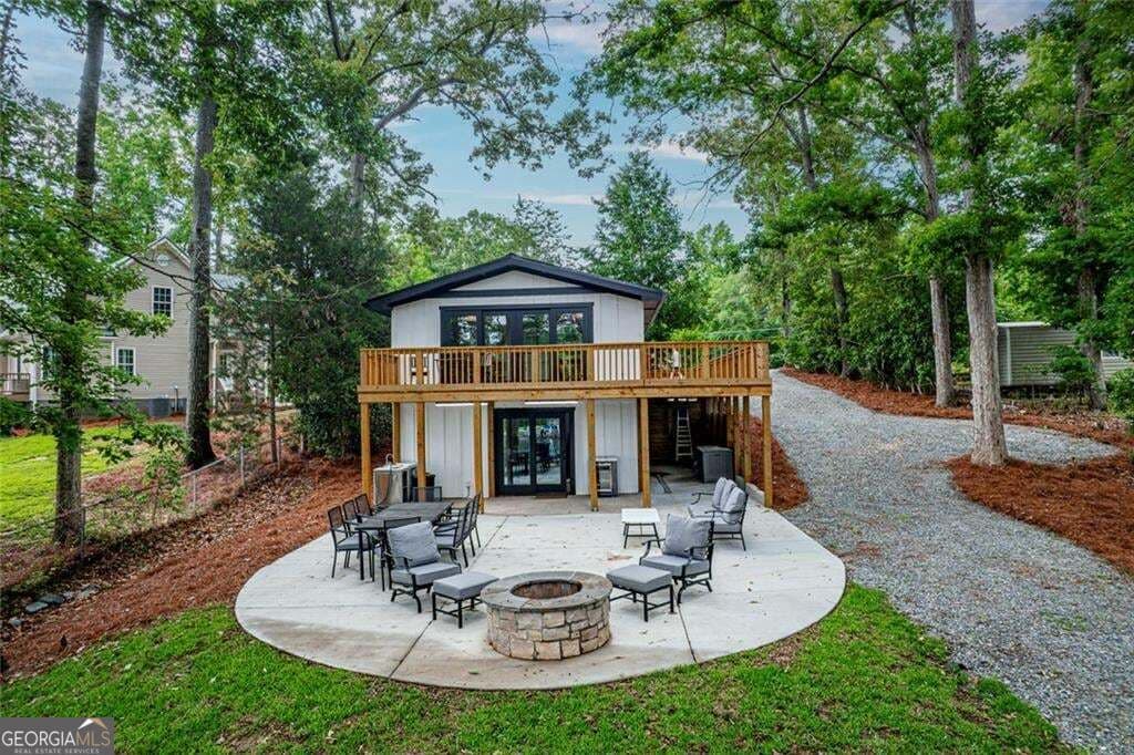 3 bedroom, 2 bathroom, 1,500 sq ft single family residence for sale at 233 Lakeshore Drive, Eatonton, GA 31024