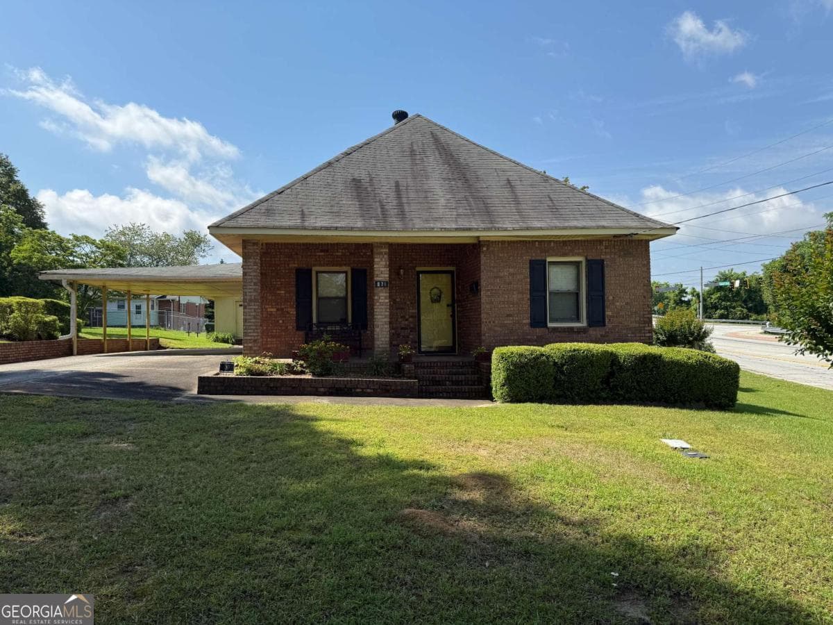 3 bedroom, 2 bathroom, 1,292 sq ft mixed use for sale at 871 Malcolm Street, Conyers, GA 30012 — photo 1 of 39