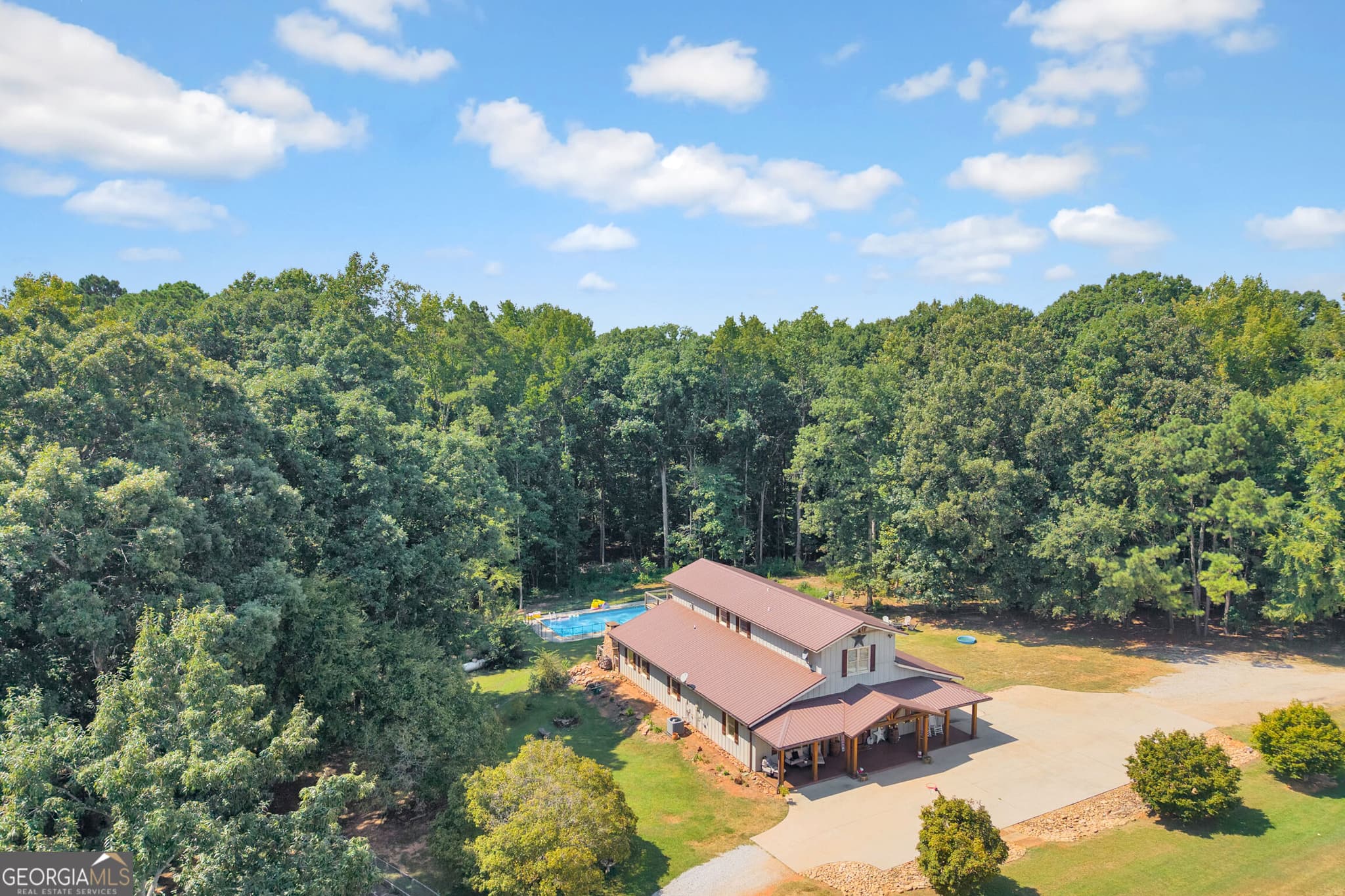 6 bedroom, 3.5 bathroom, 3,960 sq ft single family residence for sale at 2049 Midway Church Road, Newborn, GA 30056 — photo 2