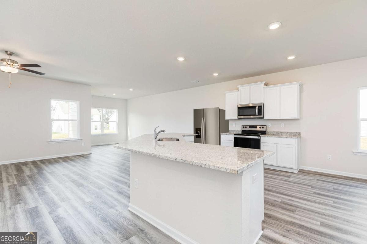 3 bedroom, 2 bathroom, 1,863 sq ft single family residence for sale at 387 Sand Dune Way, Conyers, GA 30013 — photo 2