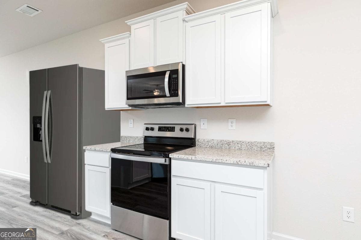 3 bedroom, 2 bathroom, 1,863 sq ft single family residence for sale at 387 Sand Dune Way, Conyers, GA 30013 — photo 3