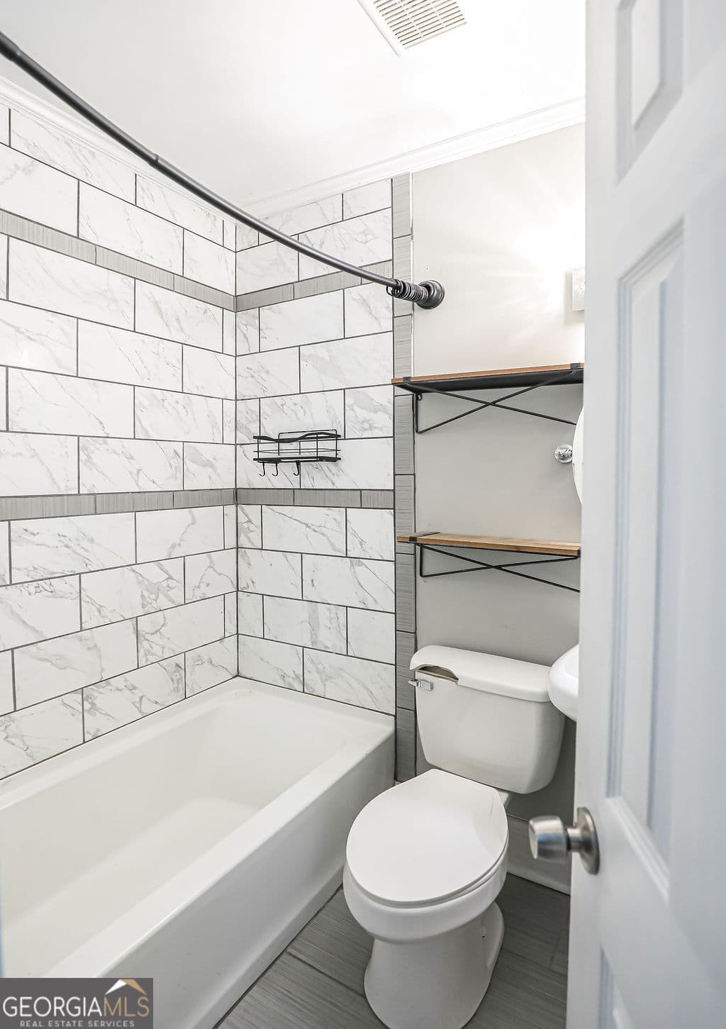3 bedroom, 2 bathroom, 1,160 sq ft single family residence for sale at 26 W 54th Street, Savannah, GA 31405 — photo 10
