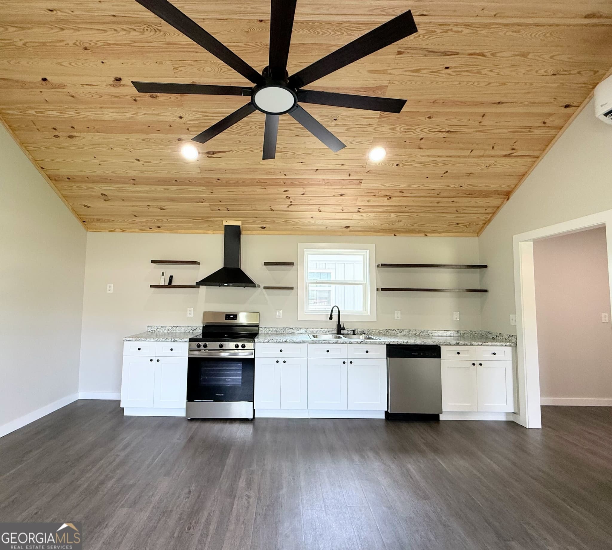 2 bedroom, 1 bathroom, 720 sq ft single family residence for rent at 506 1st Avenue LOT 6, Fruithurst, AL 36262 for $1,100 a month — photo 2