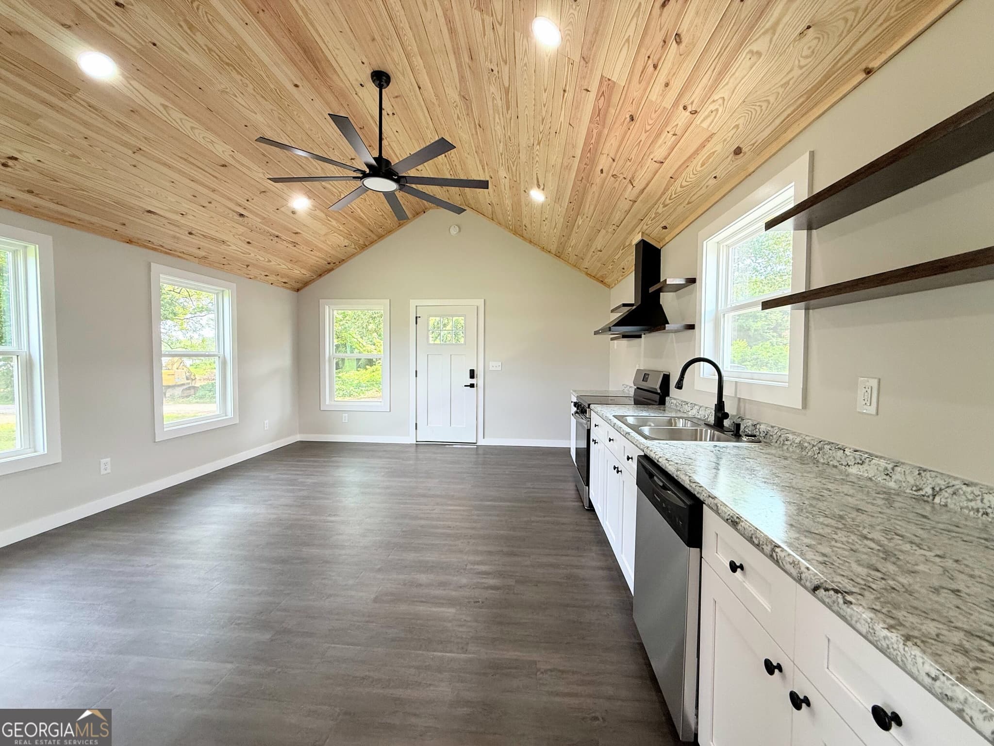 2 bedroom, 1 bathroom, 720 sq ft single family residence for rent at 506 1st Avenue LOT 6, Fruithurst, AL 36262 for $1,100 a month — photo 3