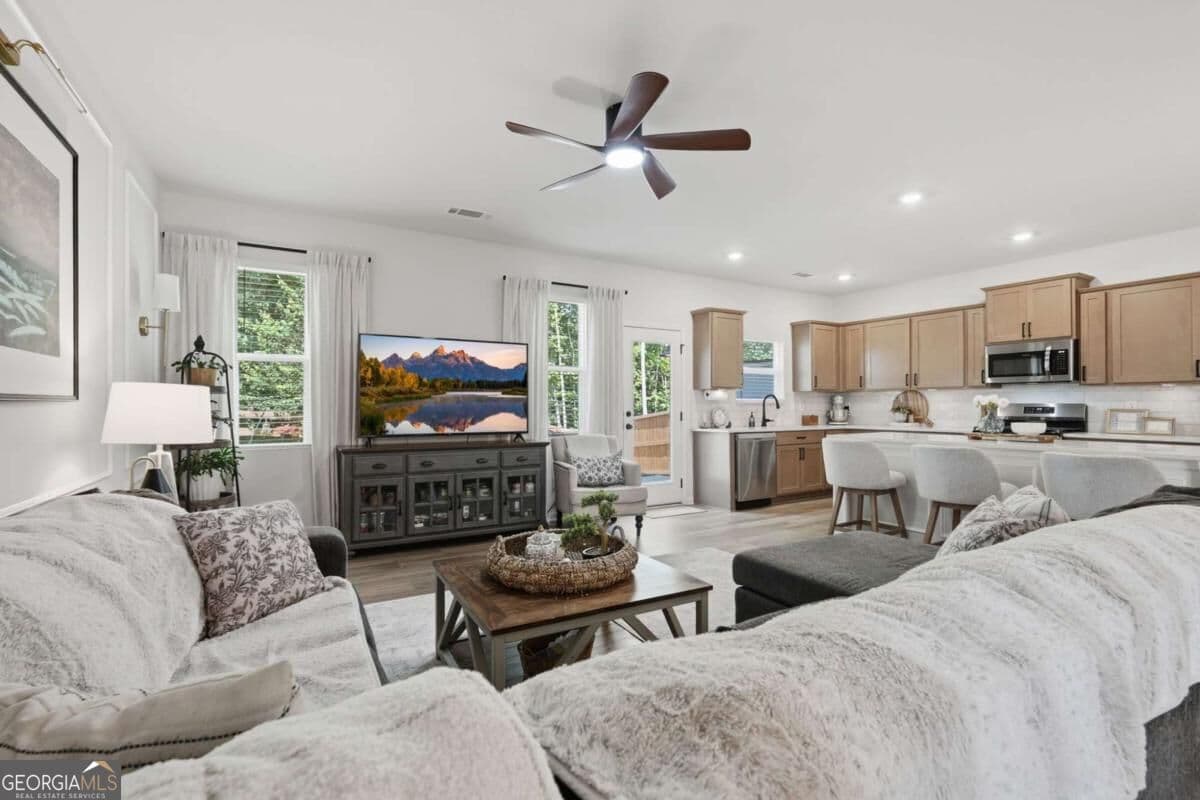 4 bedroom, 2.5 bathroom, 2,281 sq ft single family residence for rent at 75 Pineview Drive, Dawsonville, GA 30534 for $2,200 a month — photo 8