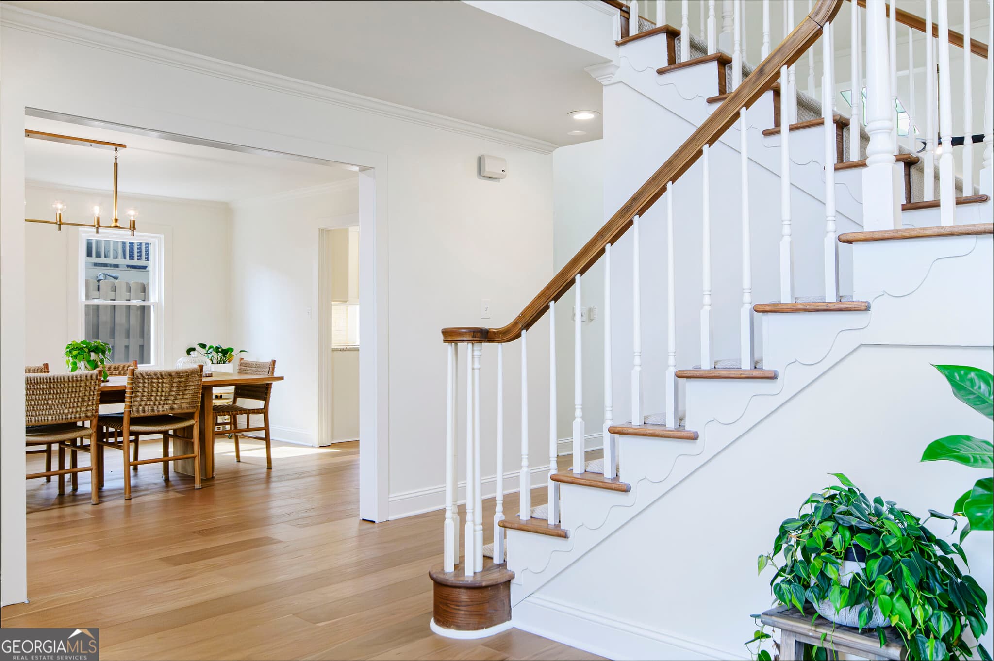 4 bedroom, 4 bathroom, 4,800 sq ft single family residence for sale at 10120 Kinross Road, Roswell, GA 30076 — photo 3