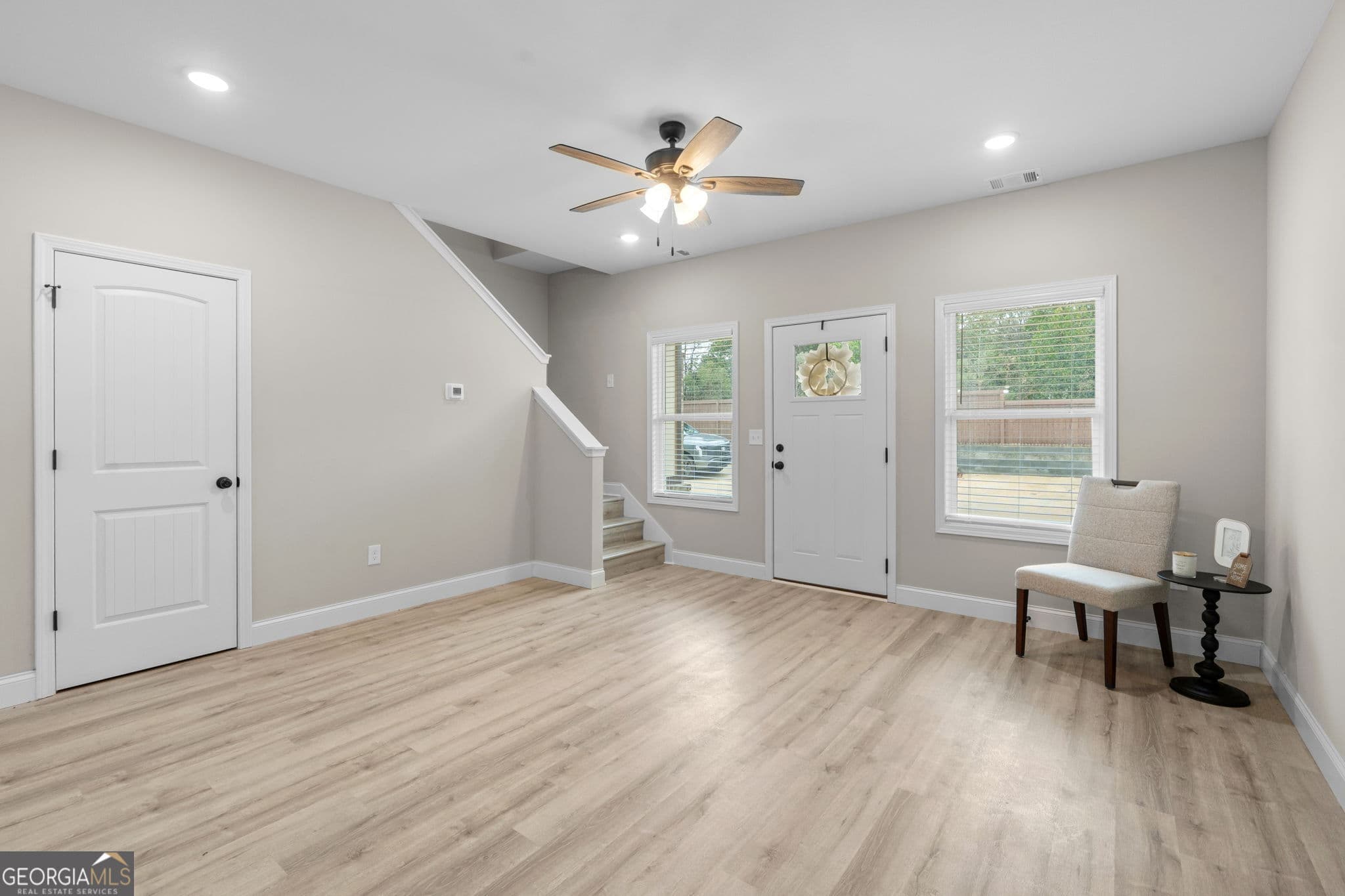 3 bedroom, 2.5 bathroom, 1,636 sq ft townhouse for sale at 302 Beau Claire Circle, Byron, GA 31008 — photo 2