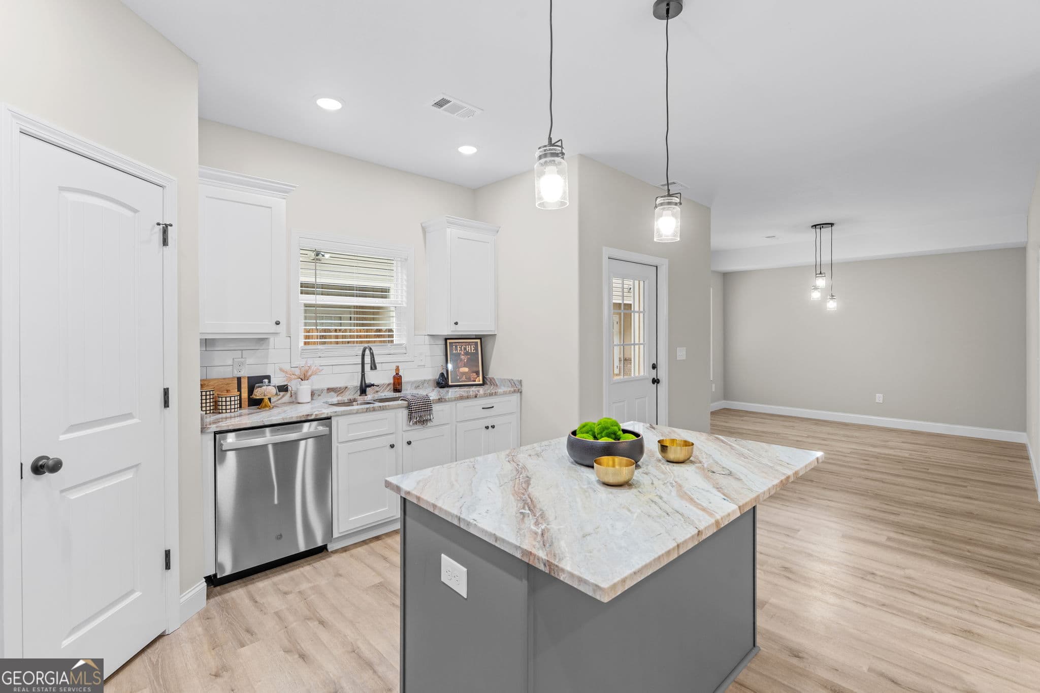 3 bedroom, 2.5 bathroom, 1,636 sq ft townhouse for sale at 302 Beau Claire Circle, Byron, GA 31008 — photo 10