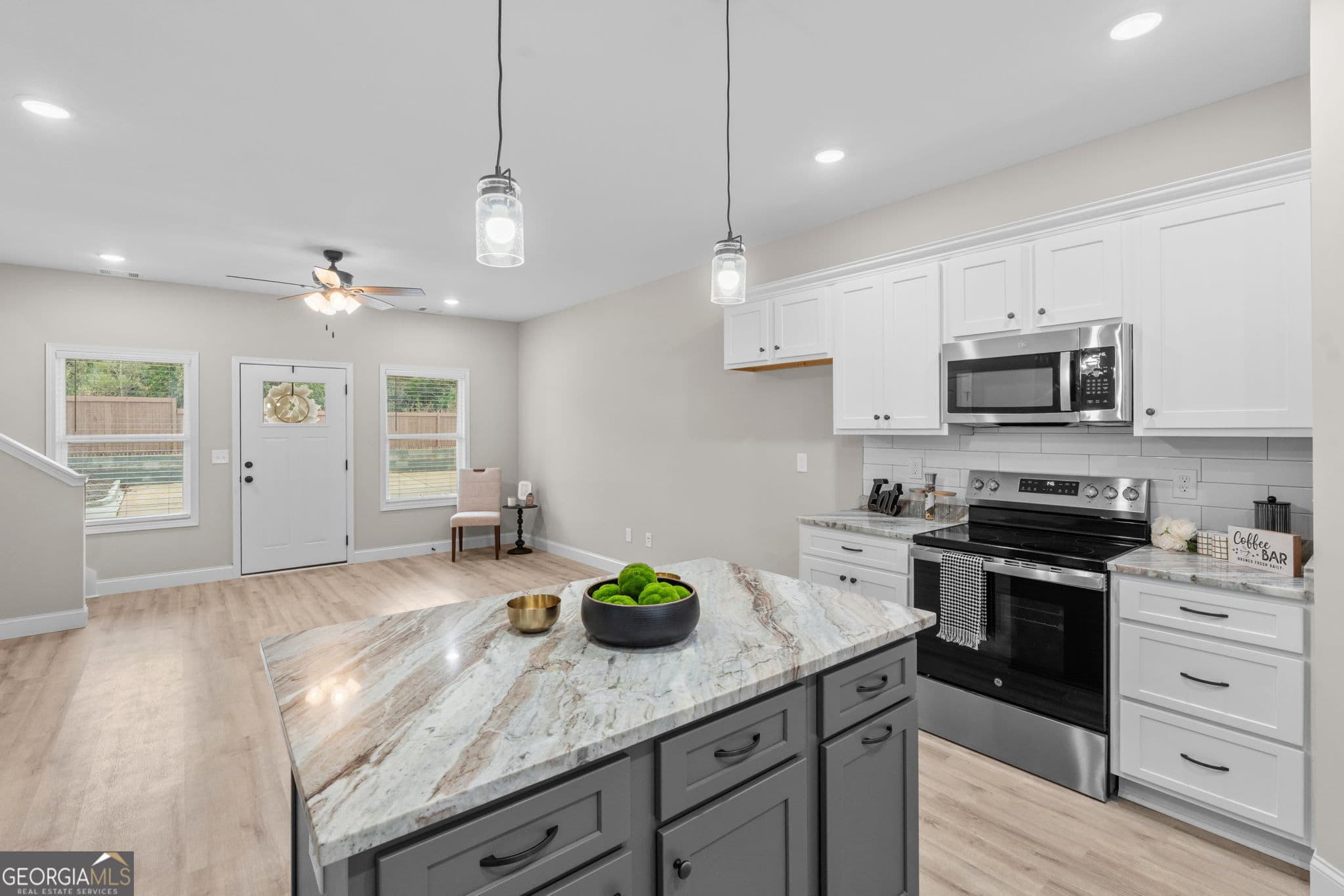 3 bedroom, 2.5 bathroom, 1,636 sq ft townhouse for sale at 302 Beau Claire Circle, Byron, GA 31008 — photo 8
