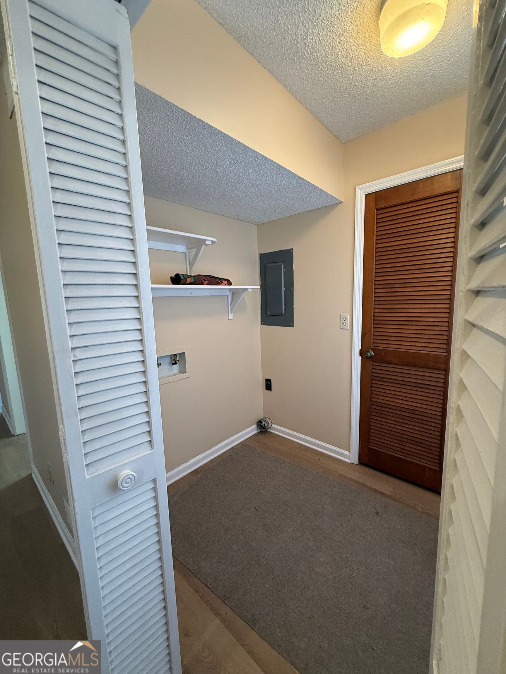 2 bedroom, 1.5 bathroom, 1,024 sq ft condominium for rent at 3730 Old Flowery Branch Road UNIT J-1, Oakwood, GA 30566 for $1,350 a month — photo 2