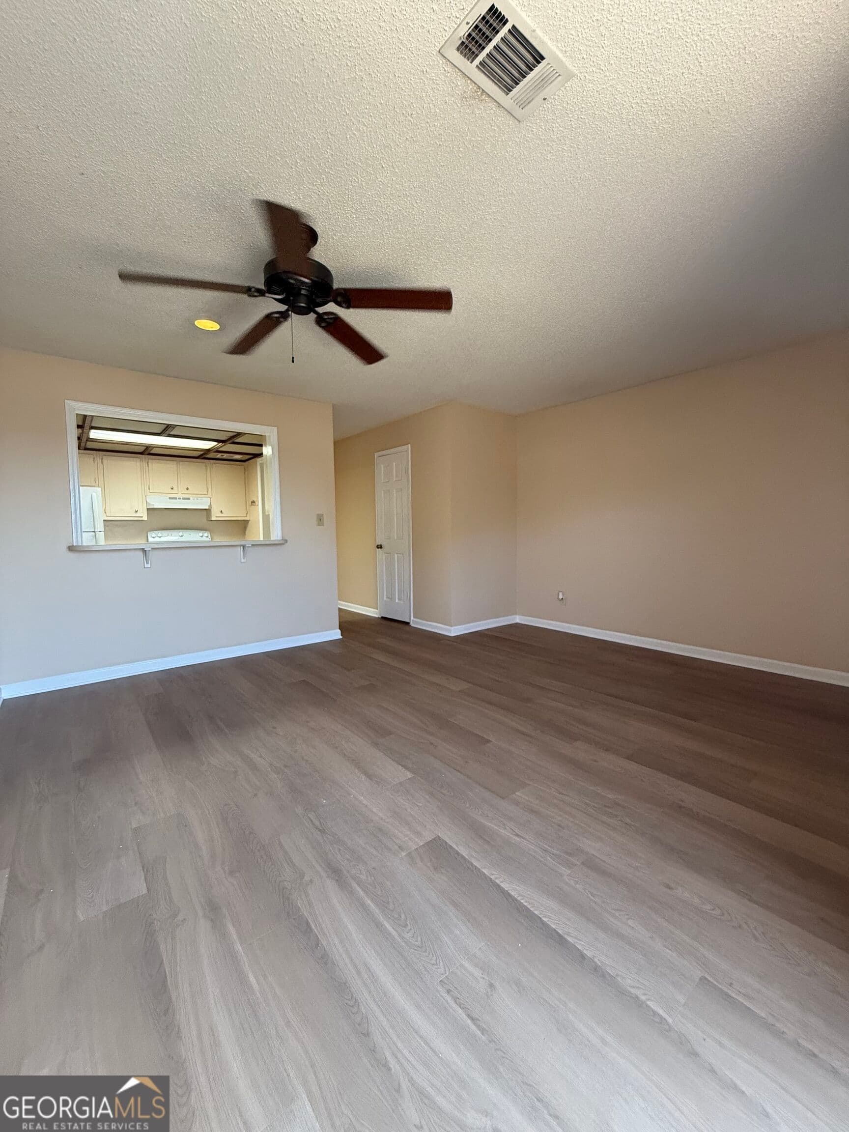2 bedroom, 1.5 bathroom, 1,024 sq ft condominium for rent at 3730 Old Flowery Branch Road UNIT J-1, Oakwood, GA 30566 for $1,350 a month — photo 4