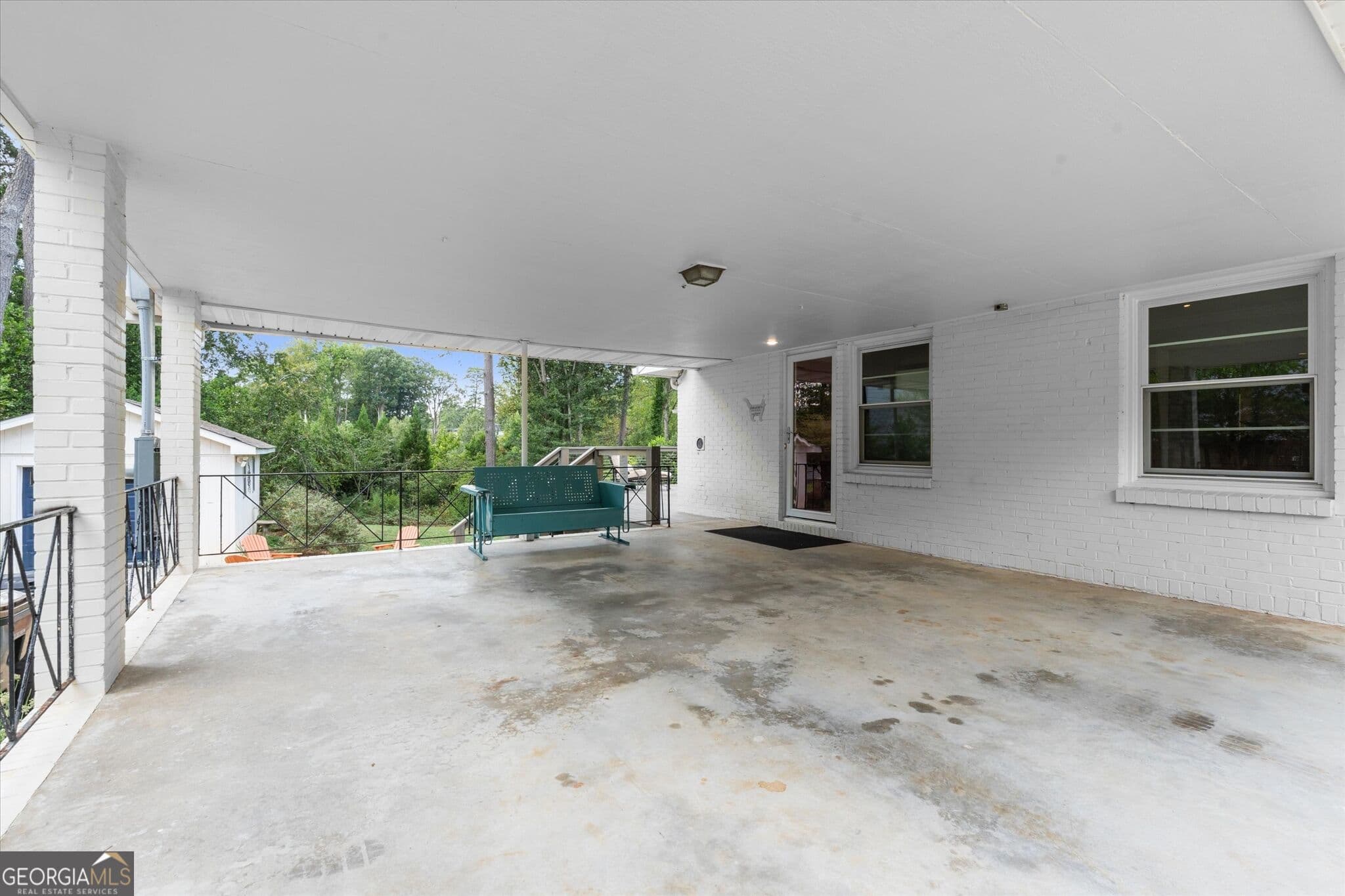 4 bedroom, 3 bathroom, 3,100 sq ft single family residence for sale at 6350 N Hampton Drive, Sandy Springs, GA 30328 — photo 2