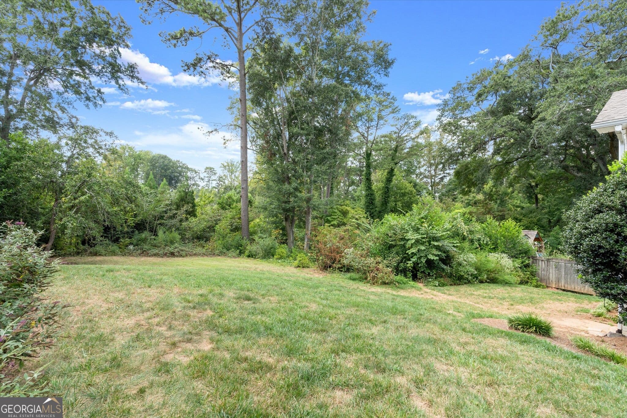 4 bedroom, 3 bathroom, 3,100 sq ft single family residence for sale at 6350 N Hampton Drive, Sandy Springs, GA 30328 — photo 9