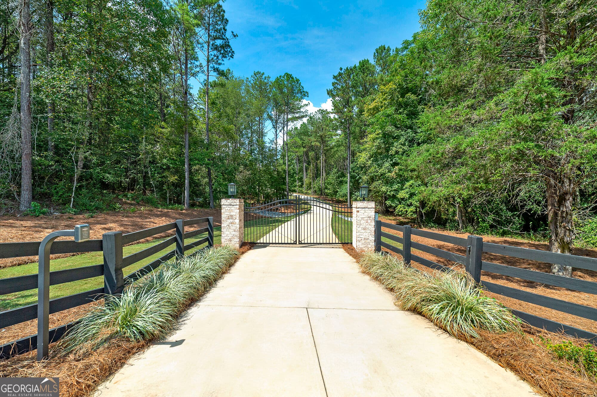 5 bedroom, 4 bathroom, 4,200 sq ft single family residence for sale at 478 Blue Store Road, Forsyth, GA 31029 — photo 3