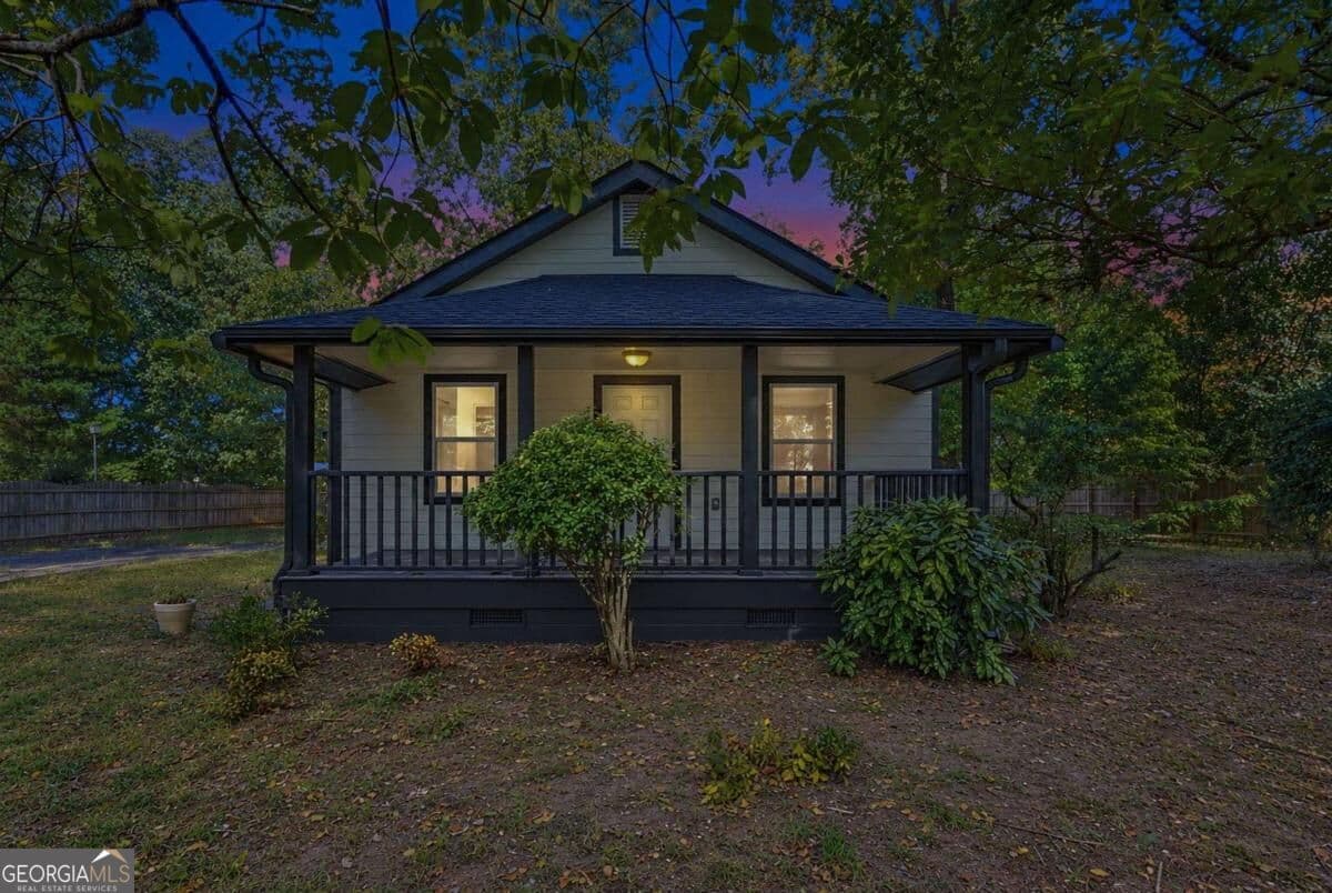 3 bedroom, 3 bathroom, 1,357 sq ft single family residence for sale at 1965 Holland Park Drive, Buford, GA 30519 — photo 2