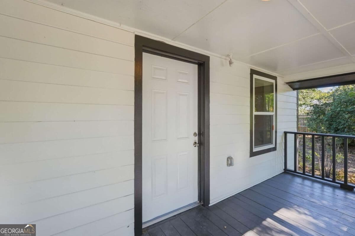 3 bedroom, 3 bathroom, 1,357 sq ft single family residence for sale at 1965 Holland Park Drive, Buford, GA 30519 — photo 6