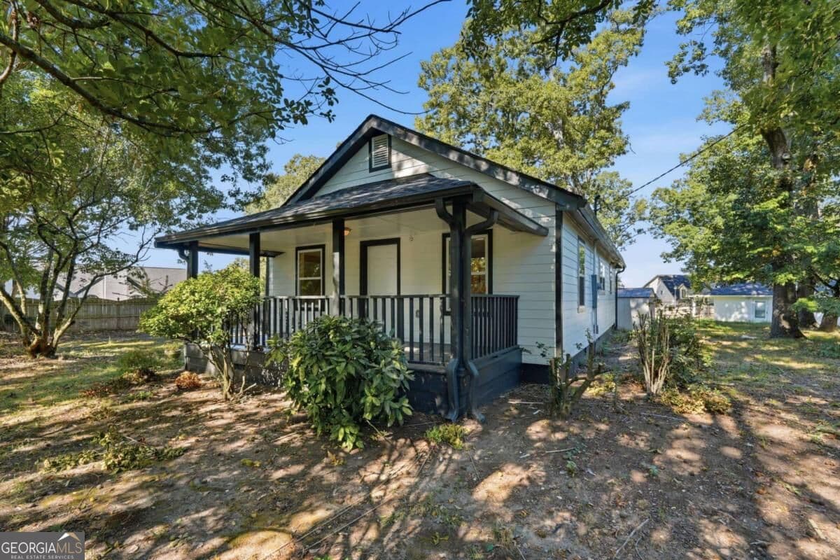 3 bedroom, 3 bathroom, 1,357 sq ft single family residence for sale at 1965 Holland Park Drive, Buford, GA 30519 — photo 5