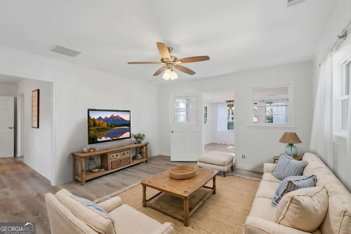 3 bedroom, 3 bathroom, 1,357 sq ft single family residence for sale at 1965 Holland Park Drive, Buford, GA 30519 — photo 10