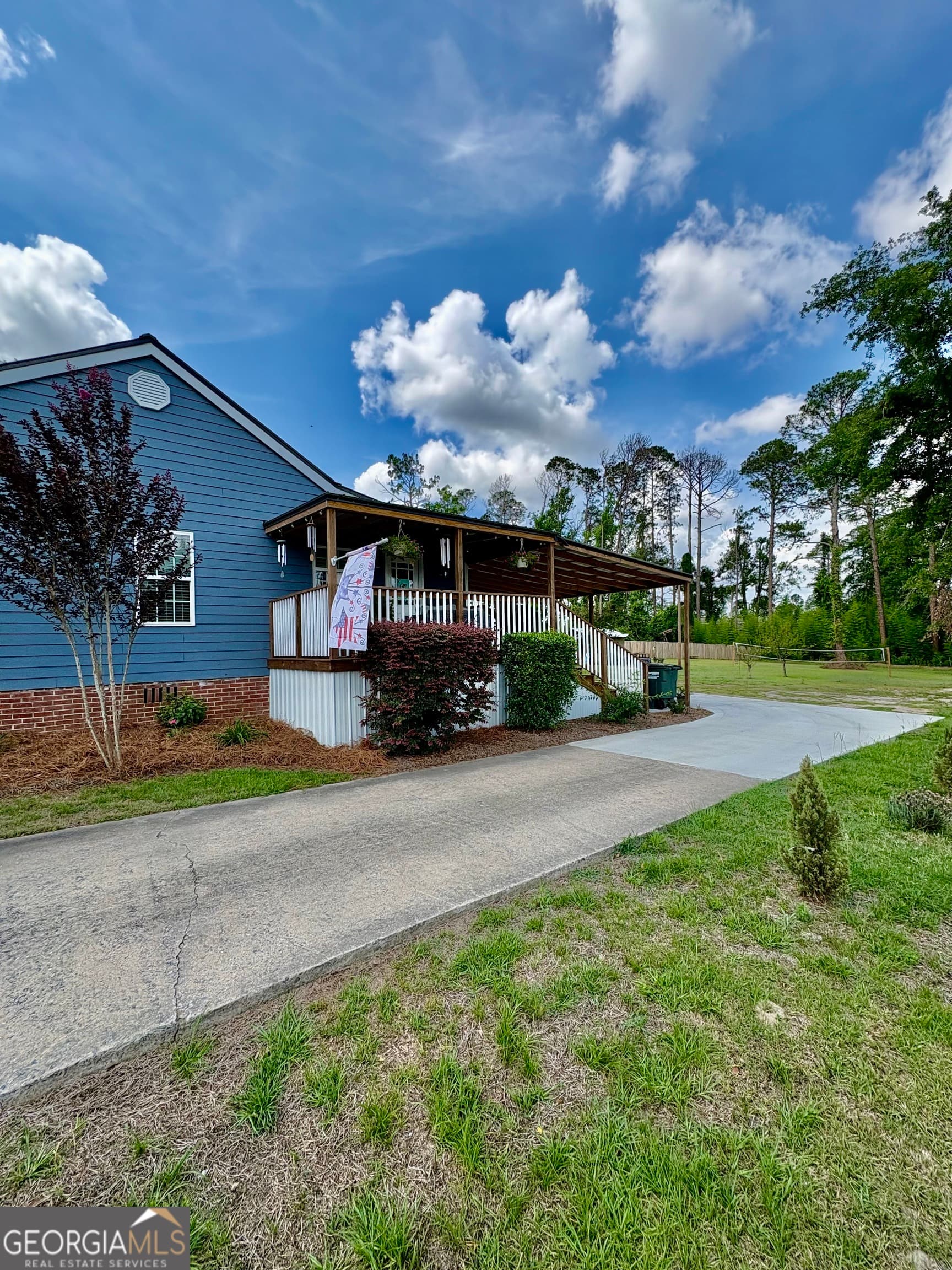 3 bedroom, 2 bathroom, 1,570 sq ft single family residence under contract at 348 S Victory Drive, Lyons, GA 30436 — photo 6