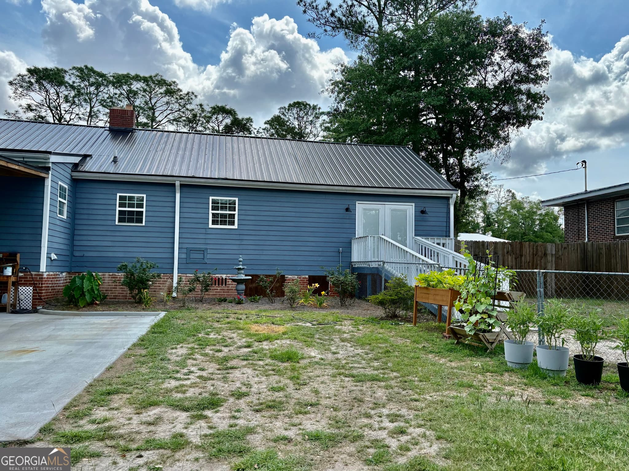 3 bedroom, 2 bathroom, 1,570 sq ft single family residence under contract at 348 S Victory Drive, Lyons, GA 30436 — photo 7