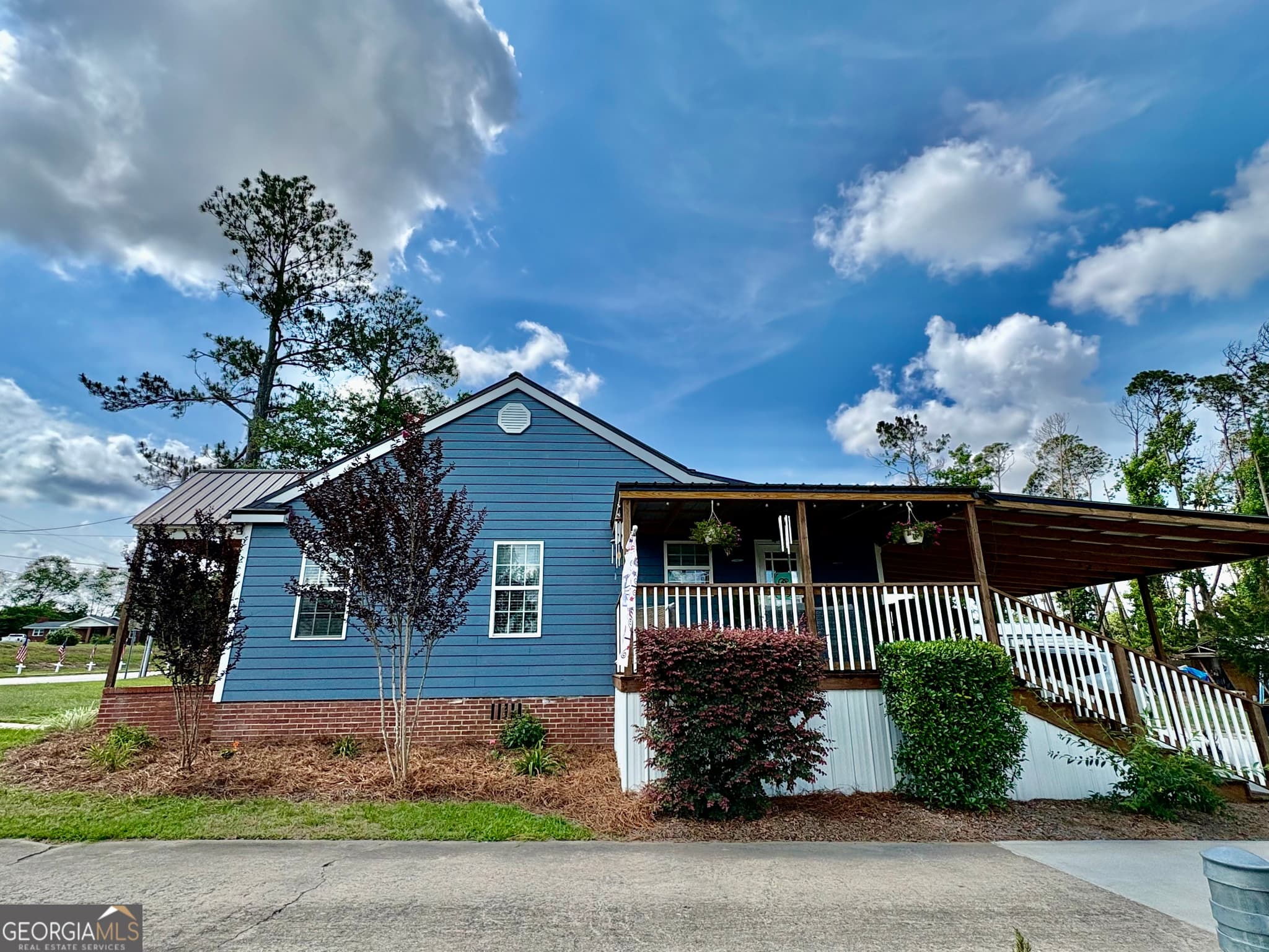 3 bedroom, 2 bathroom, 1,570 sq ft single family residence under contract at 348 S Victory Drive, Lyons, GA 30436 — photo 5