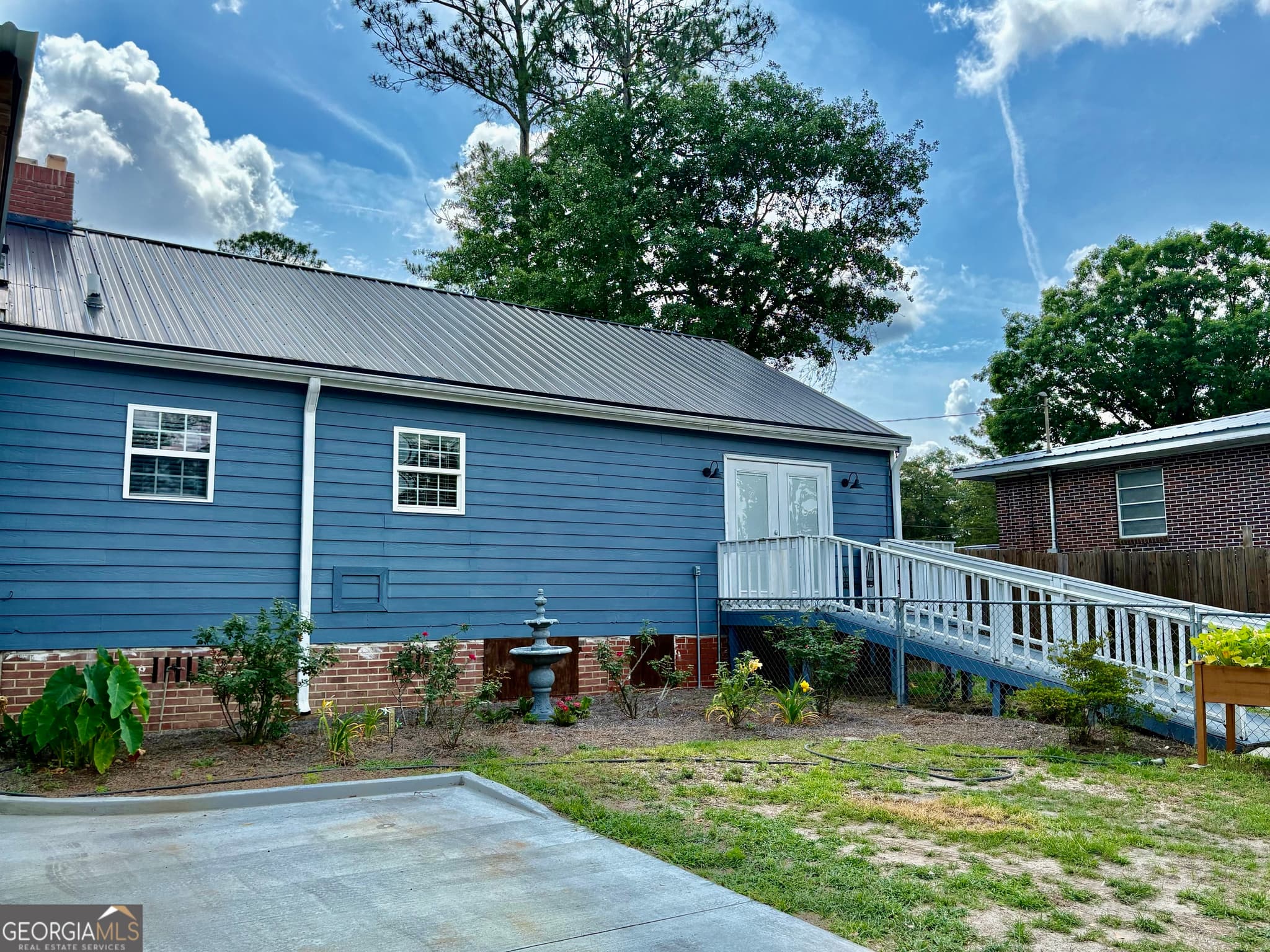 3 bedroom, 2 bathroom, 1,570 sq ft single family residence under contract at 348 S Victory Drive, Lyons, GA 30436 — photo 8