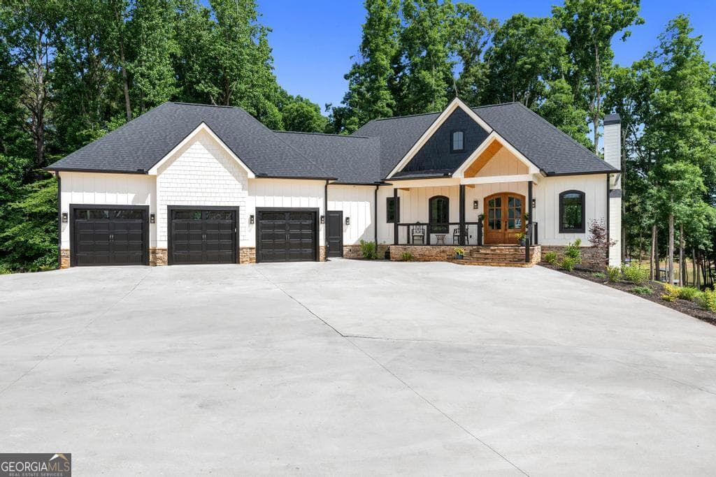 4 bedroom, 4 bathroom, 3,640 sq ft single family residence for sale at 183 Lake Pointe Road, Hartwell, GA 30643 — photo 3