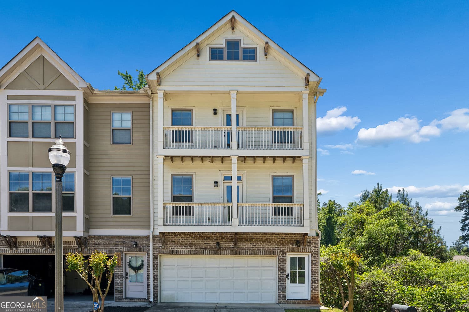 3 bedroom, 3.5 bathroom, 1,804 sq ft townhouse for rent at 2424 Misty Hollow Place, Atlanta, GA 30337 for $3,000 a month — photo 3