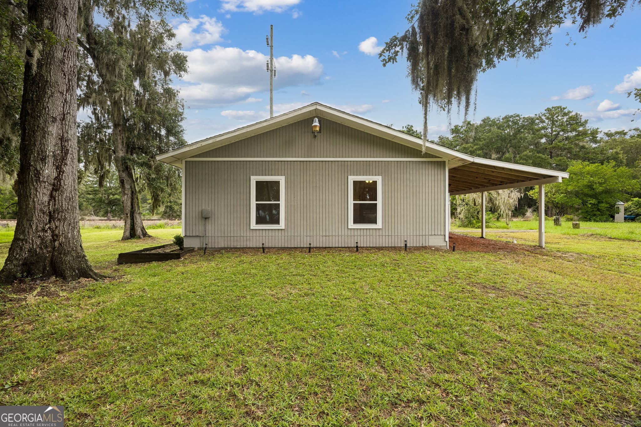 2 bedroom, 1 bathroom, 1,008 sq ft single family residence under contract at 310 Borrell Boulevard, St. Marys, GA 31558 — photo 2