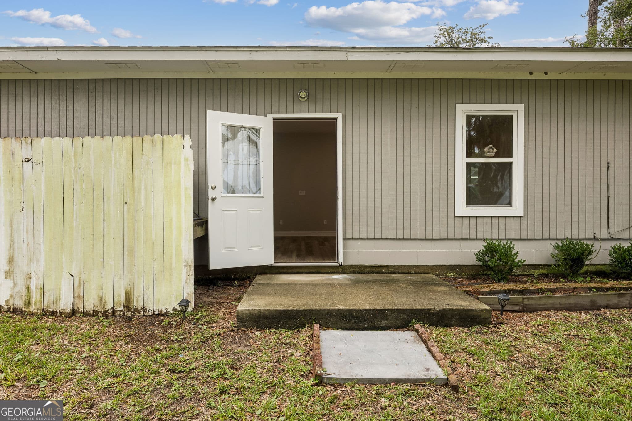 2 bedroom, 1 bathroom, 1,008 sq ft single family residence under contract at 310 Borrell Boulevard, St. Marys, GA 31558 — photo 7