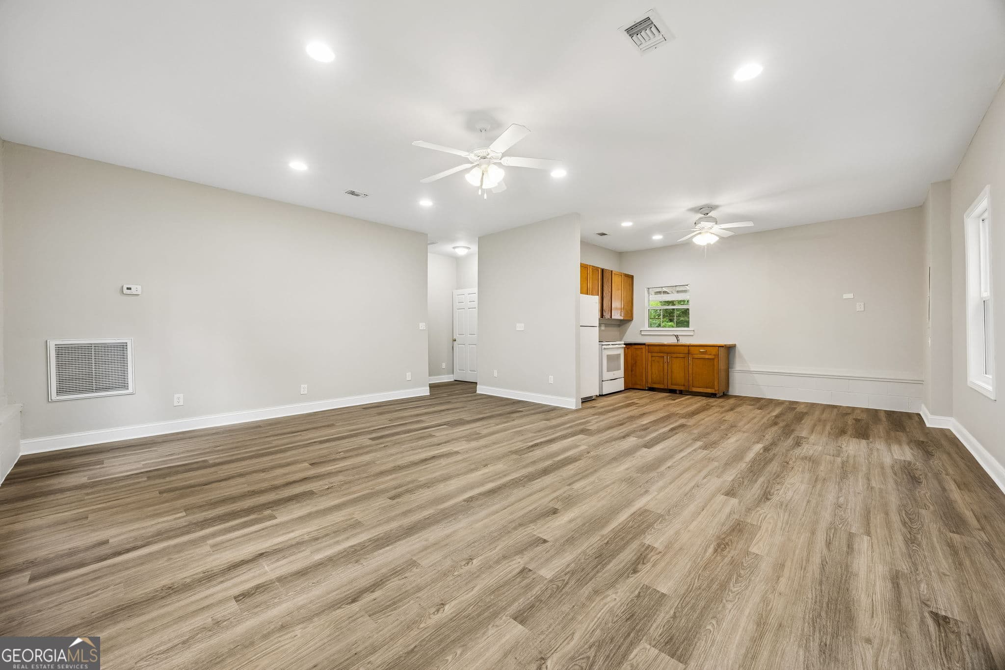 2 bedroom, 1 bathroom, 1,008 sq ft single family residence under contract at 310 Borrell Boulevard, St. Marys, GA 31558 — photo 10
