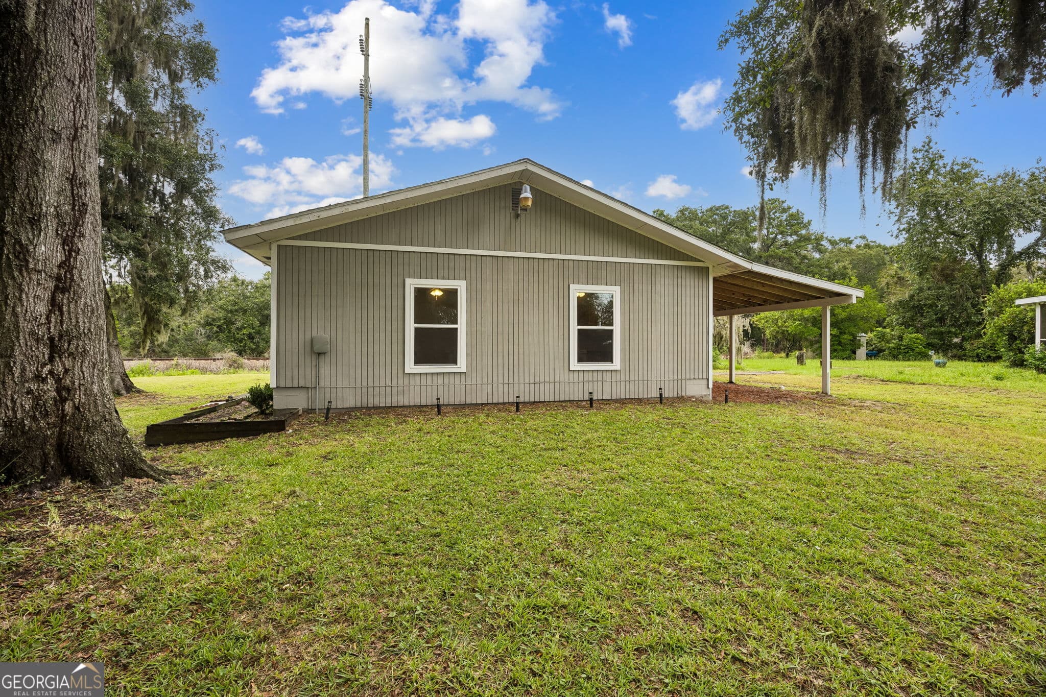 2 bedroom, 1 bathroom, 1,008 sq ft single family residence under contract at 310 Borrell Boulevard, St. Marys, GA 31558 — photo 4