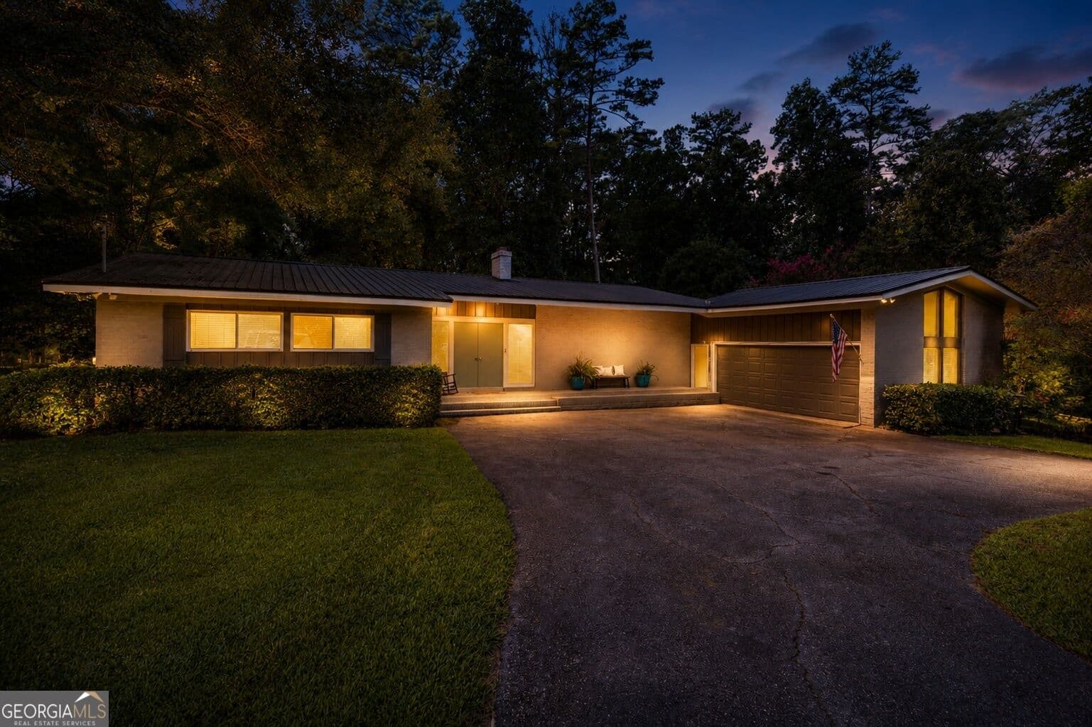 3 bedroom, 2 bathroom, 2,812 sq ft single family residence for sale at 101 Jenkins Drive, Eatonton, GA 31024 — photo 1 of 41