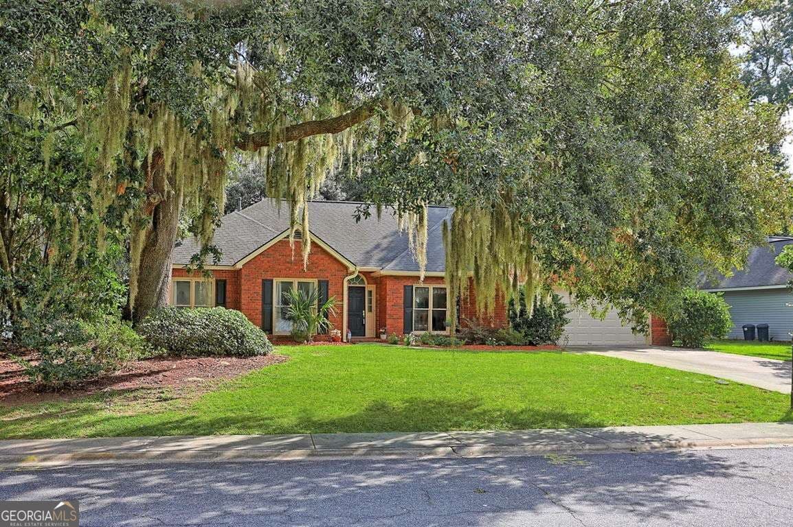 3 bedroom, 2 bathroom, 1,913 sq ft single family residence for sale at 105 Farringdon Circle, Savannah, GA 31410 — photo 2