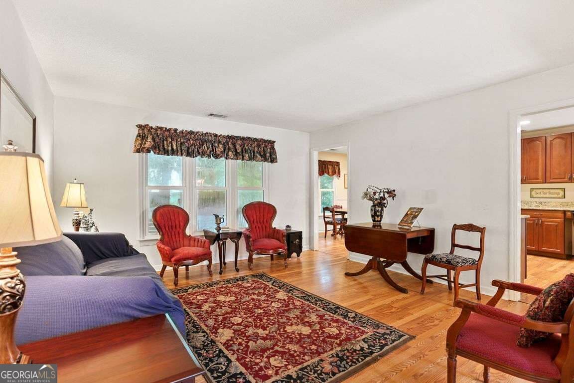 3 bedroom, 2 bathroom, 1,913 sq ft single family residence for sale at 105 Farringdon Circle, Savannah, GA 31410 — photo 6