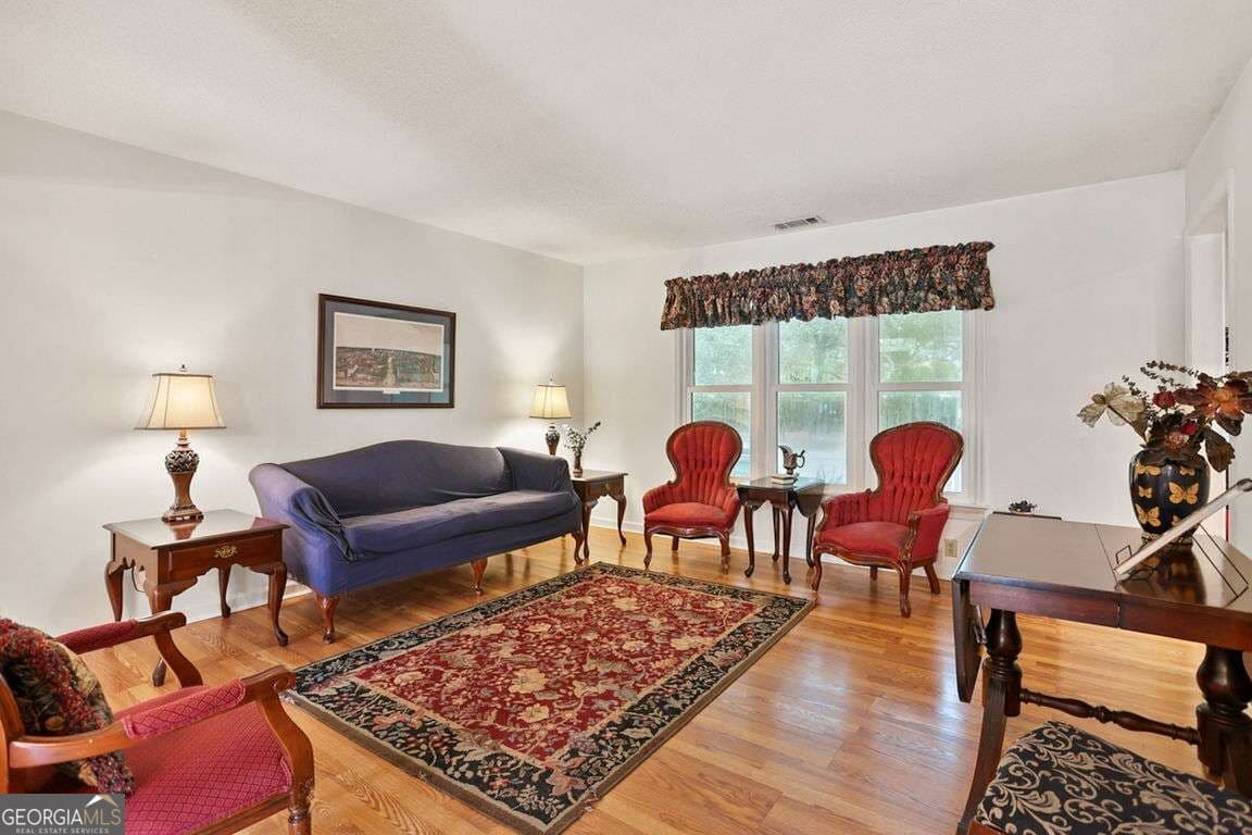 3 bedroom, 2 bathroom, 1,913 sq ft single family residence for sale at 105 Farringdon Circle, Savannah, GA 31410 — photo 7