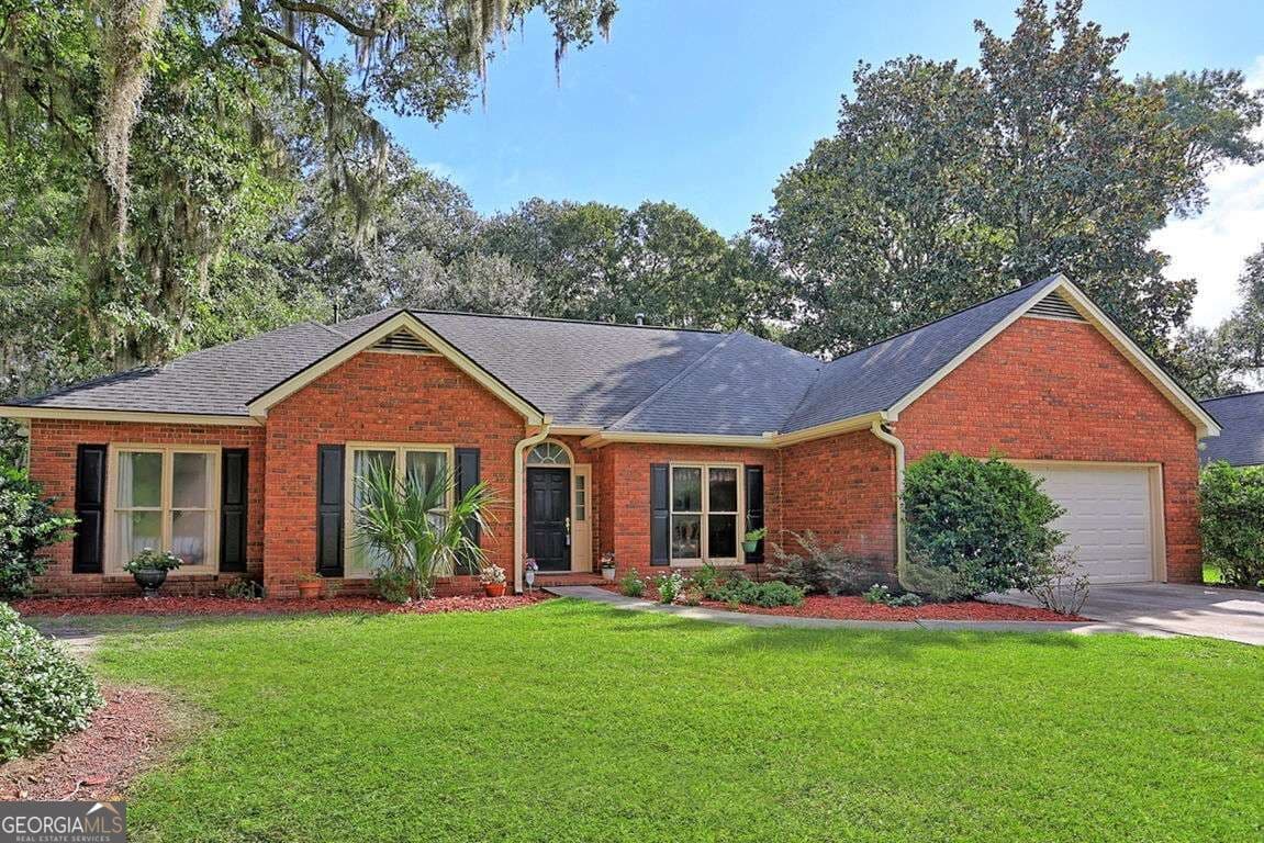 3 bedroom, 2 bathroom, 1,913 sq ft single family residence for sale at 105 Farringdon Circle, Savannah, GA 31410 — photo 3