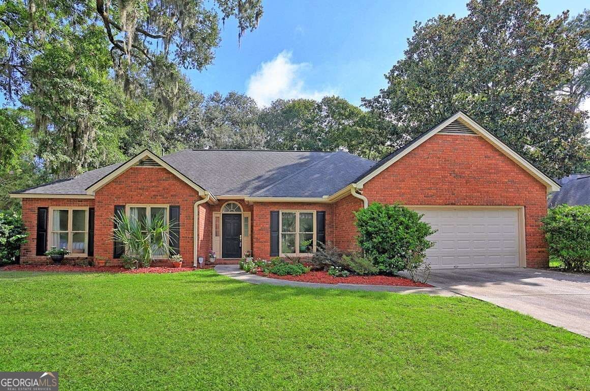 3 bedroom, 2 bathroom, 1,913 sq ft single family residence for sale at 105 Farringdon Circle, Savannah, GA 31410