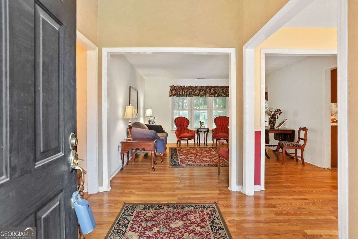 3 bedroom, 2 bathroom, 1,913 sq ft single family residence for sale at 105 Farringdon Circle, Savannah, GA 31410 — photo 5