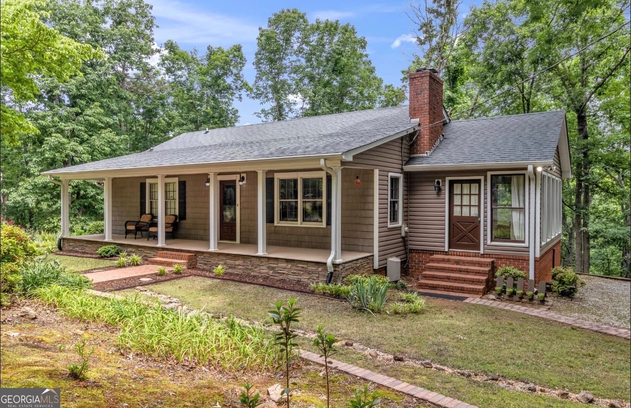 5 bedroom, 3 bathroom, 3,304 sq ft single family residence for sale at 285 Wolf Den Road, Royston, GA 30662 — photo 2