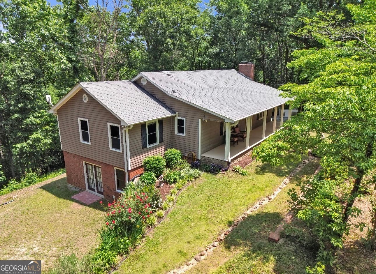 5 bedroom, 3 bathroom, 3,304 sq ft single family residence for sale at 285 Wolf Den Road, Royston, GA 30662 — photo 3