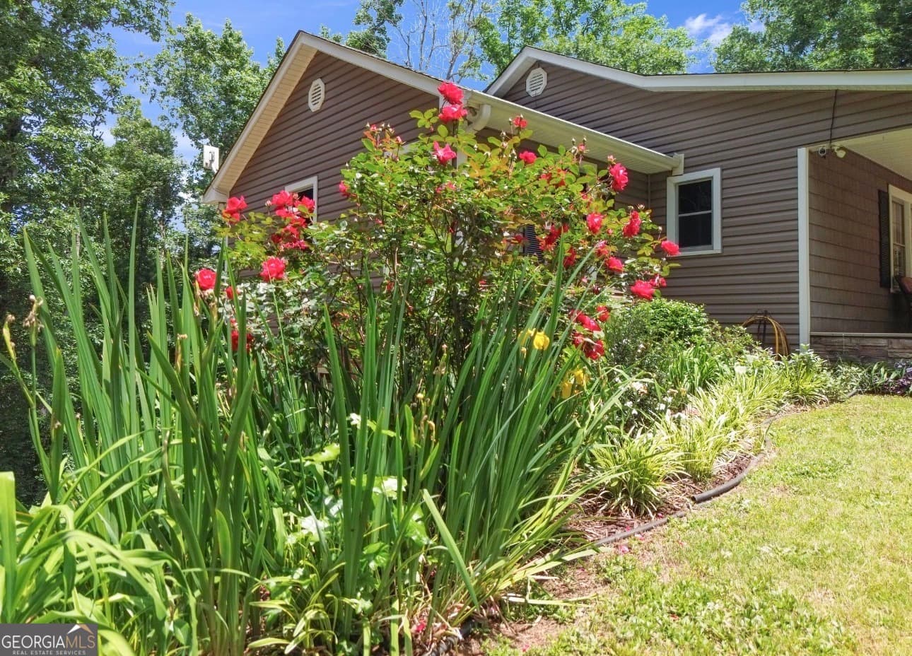 5 bedroom, 3 bathroom, 3,304 sq ft single family residence for sale at 285 Wolf Den Road, Royston, GA 30662 — photo 5