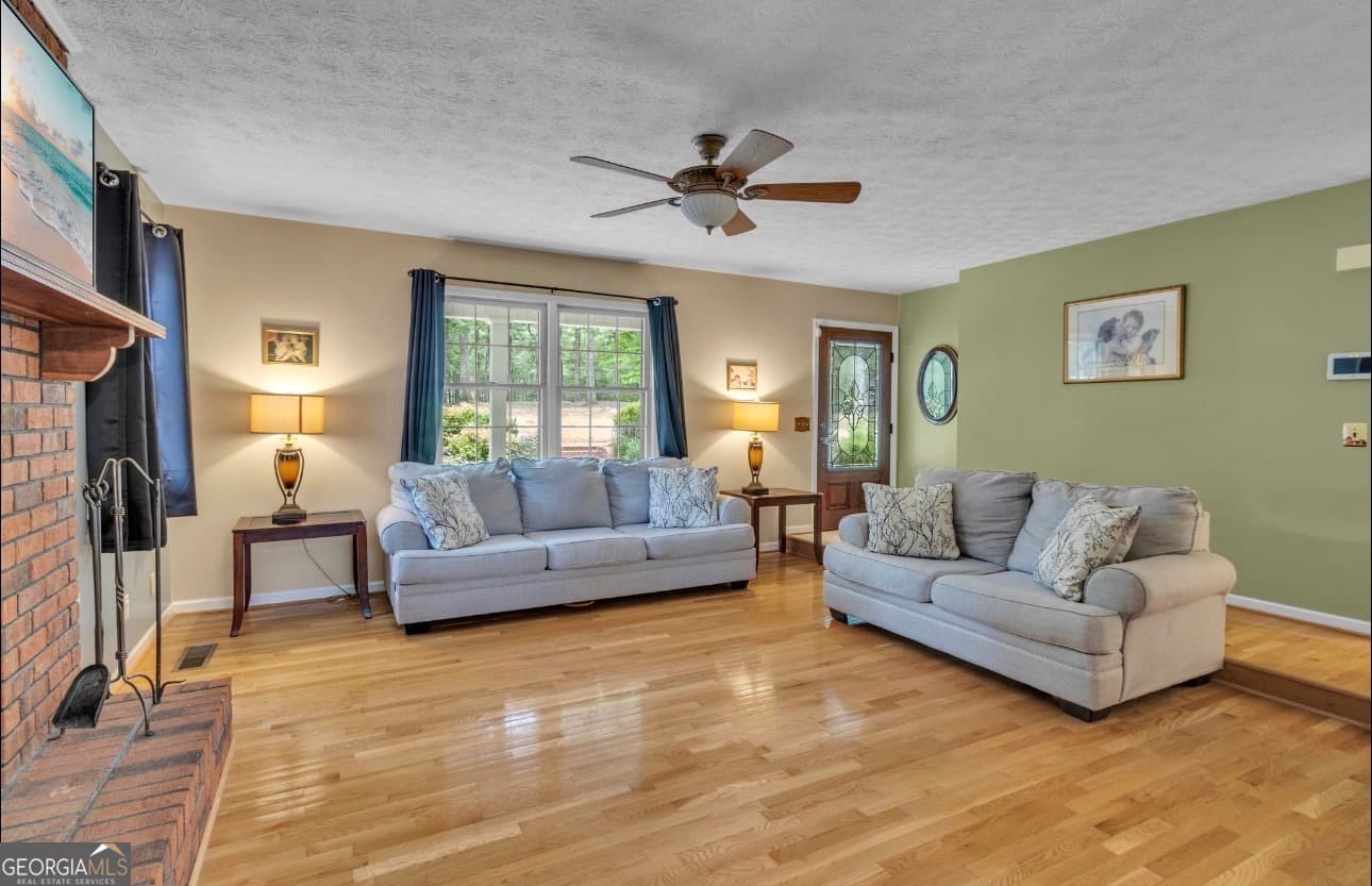5 bedroom, 3 bathroom, 3,304 sq ft single family residence for sale at 285 Wolf Den Road, Royston, GA 30662 — photo 9