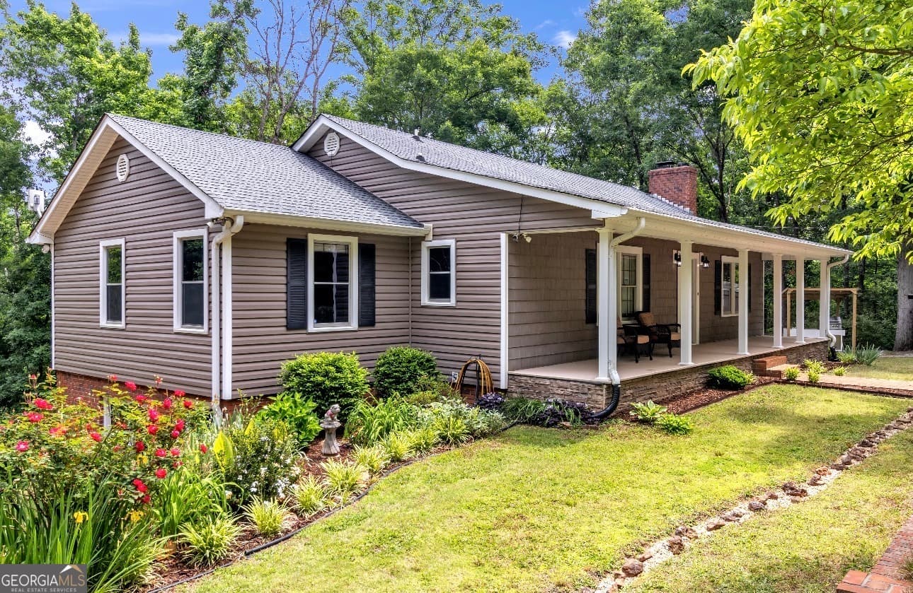 5 bedroom, 3 bathroom, 3,304 sq ft single family residence for sale at 285 Wolf Den Road, Royston, GA 30662 — photo 4